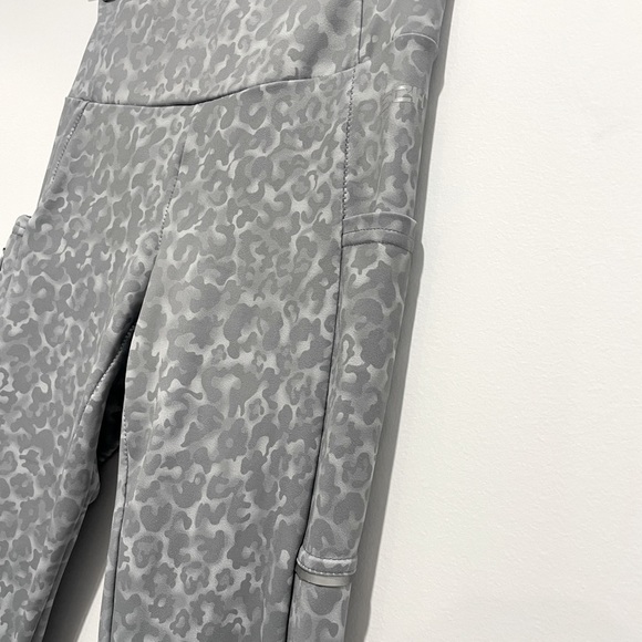 Echt Wild Pocket Leggings - Picture 12 of 15